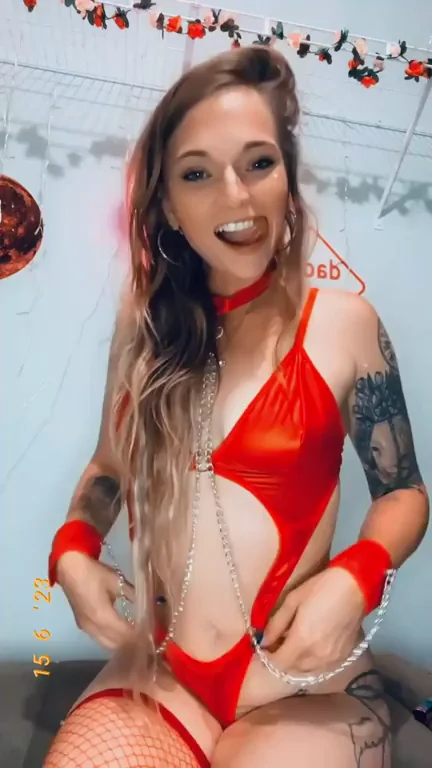 I know I'm hotter than your wife , Cum watch me pull it out 😁