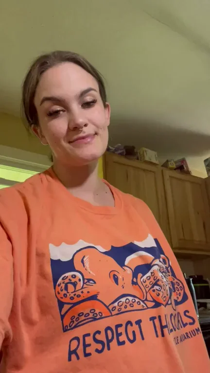 I love showing off my milf tits