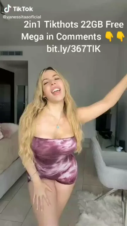 Would You Pound This TikTok Slut? 🔥🍑