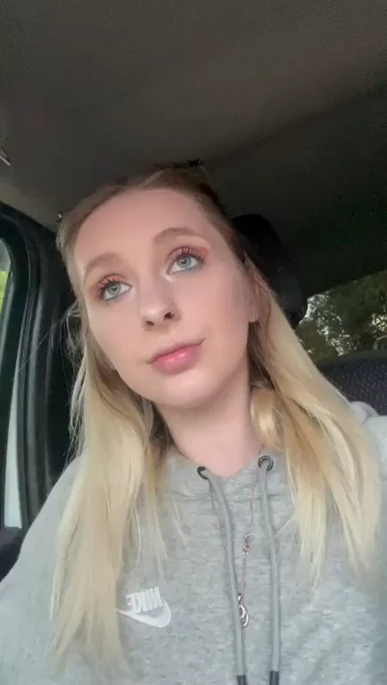 Everyone deserves to see my titties [gif]