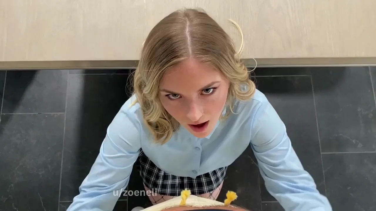 Blonde Teen Slut Sucks Cock Whenever He Wants 🍆💦