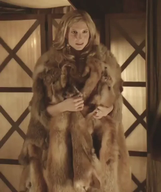 Viva Bianca's Fur-Draped Tease to Nude Tub Temptation