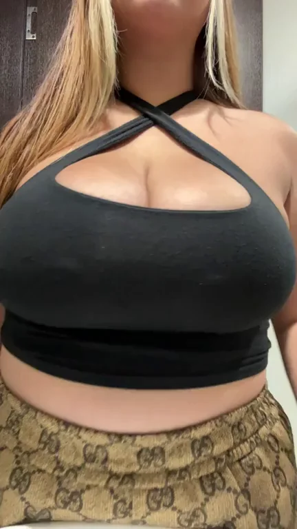Blonde Bimbo's Massive Tits Reward 🍑👅💦 Daily Sloppy BJ for Ass Eaters! 😈
