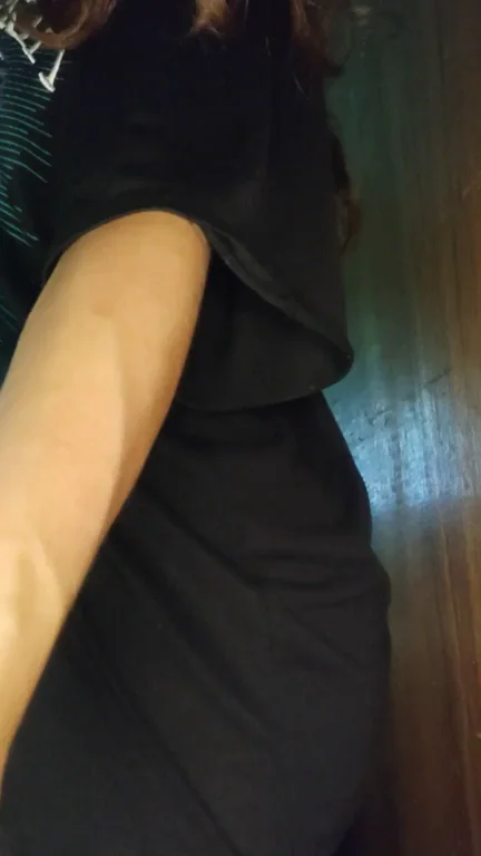 Hot Babe Teases Her Juicy Ass and Tits Before Cock Workout