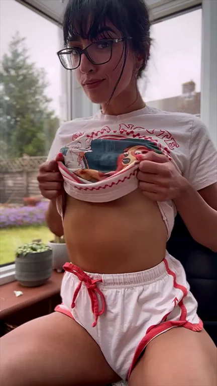 OC peek-a-boob