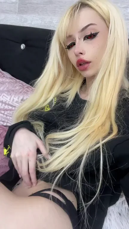I hope you'll enjoy seeing this gif of my 18y/o boobs 😁„