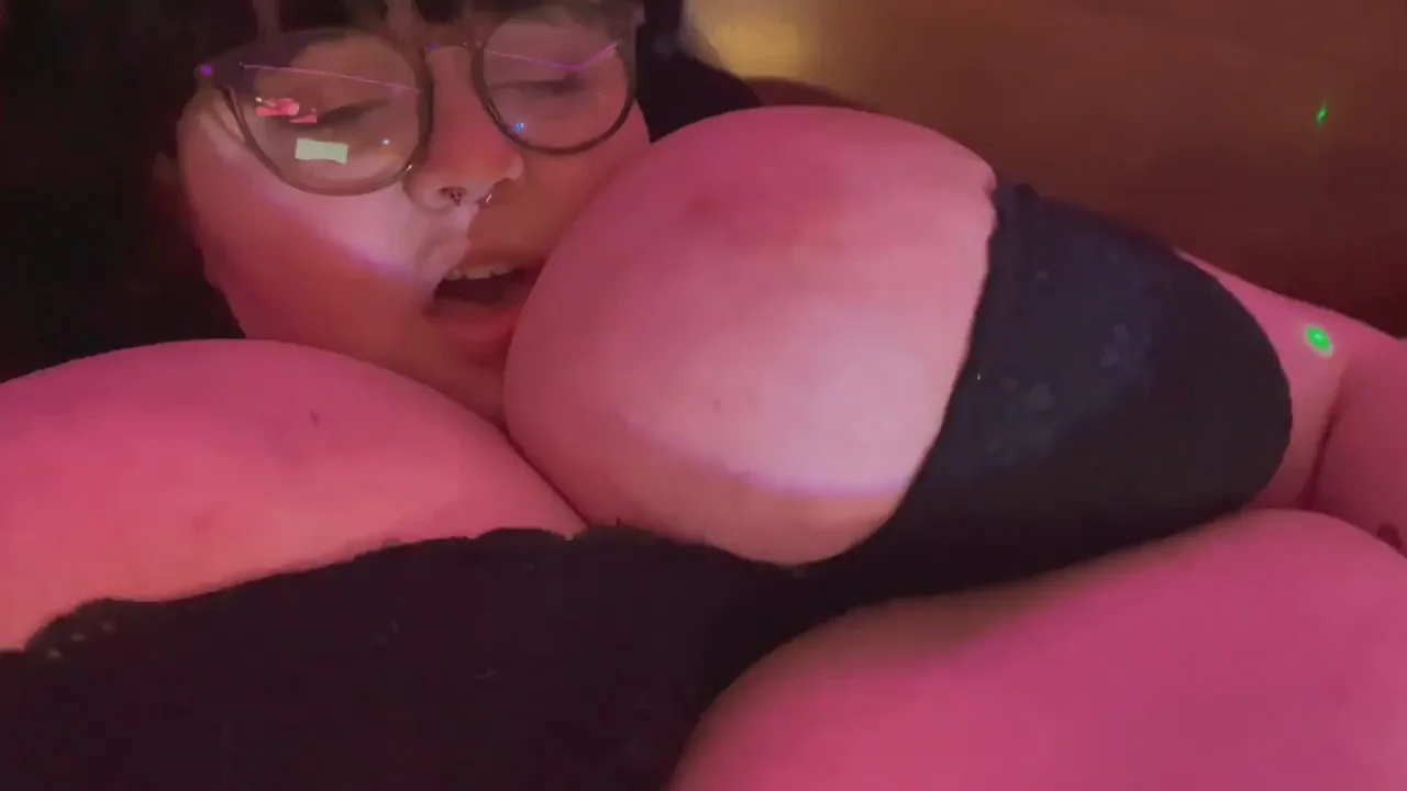 I'm so horny I need you to pound me 😁