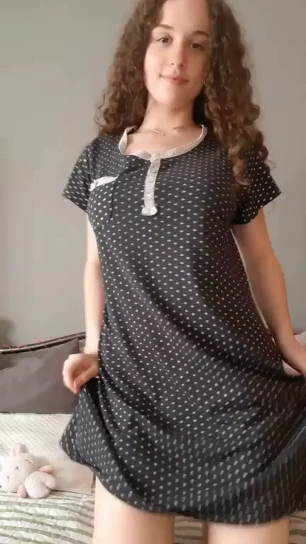 Sending a masturbating video to every guy that upvotes (Myy auto reply is on)