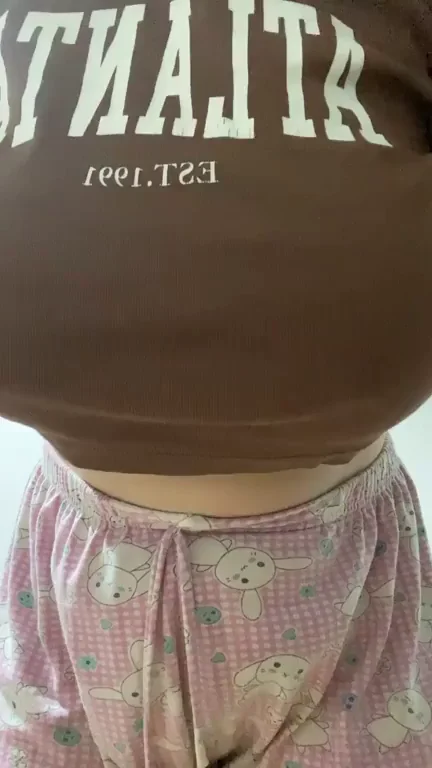 I let them suck my titties on the first date 😁‰