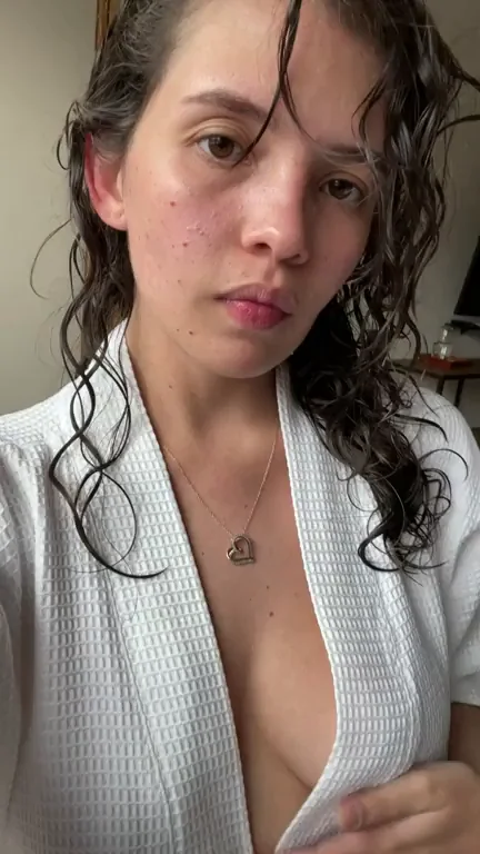 Flexing my after shower [F]