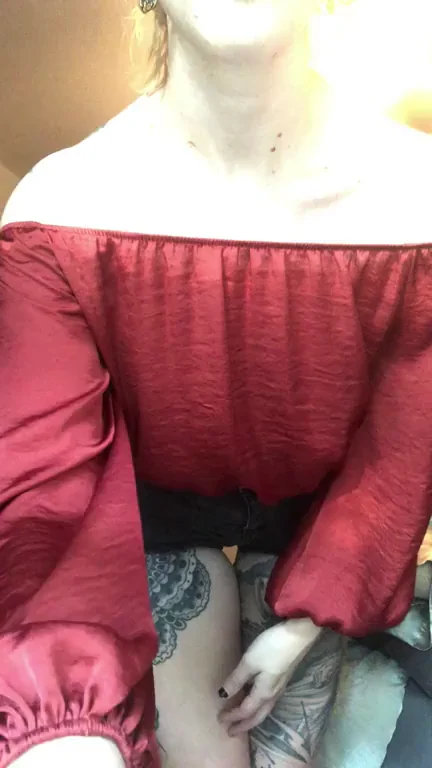 no bra for the concert tonight, hopefully nothing slips 👆€ [OC]