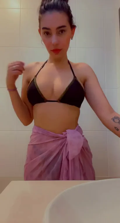 Exposing My Slutty Body to Strangers Gets Me Dripping Wet 💦😈