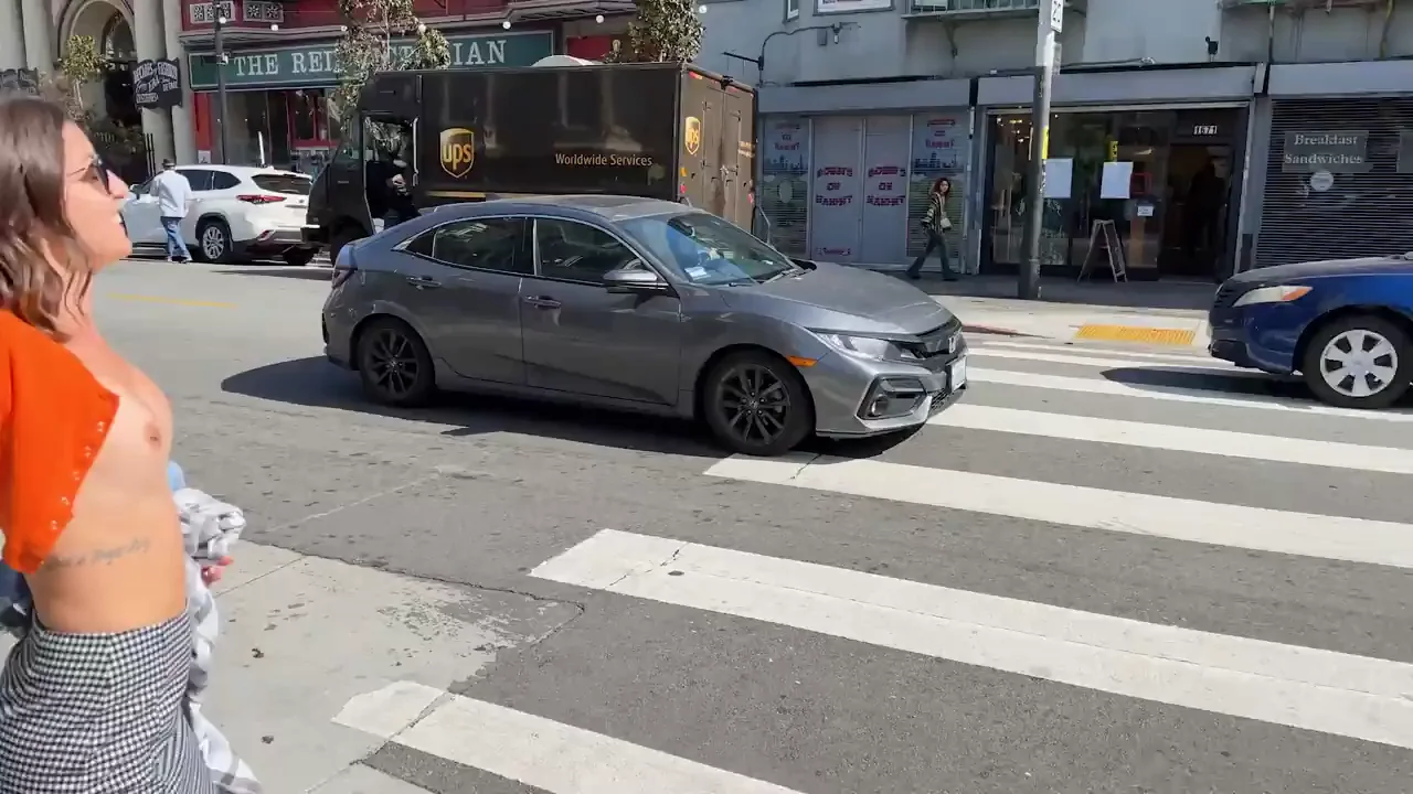 Bouncy Tits Shaking Wild in San Francisco Streets!