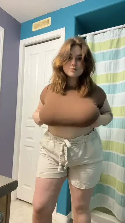 Chat with This Busty Slutty Babe🤤💦😘