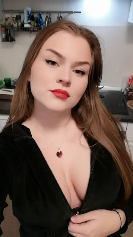 🍑 4'9" Thick Teen Tease: Smash or Pass? 🔥