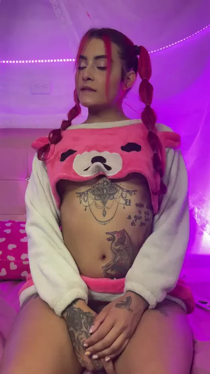 I don't see a lot of Latinas here so let me be your first sweet egirl dessert this weekend