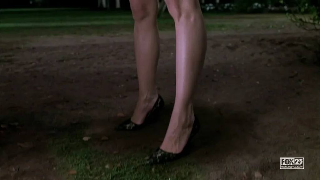 Lara Flynn Boyle's Sexy Lingerie Tease in Men In Black 2 🌙👠🔥