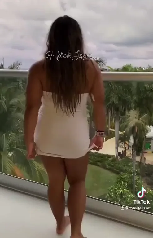 Flashing my mexicana booty on the balcony