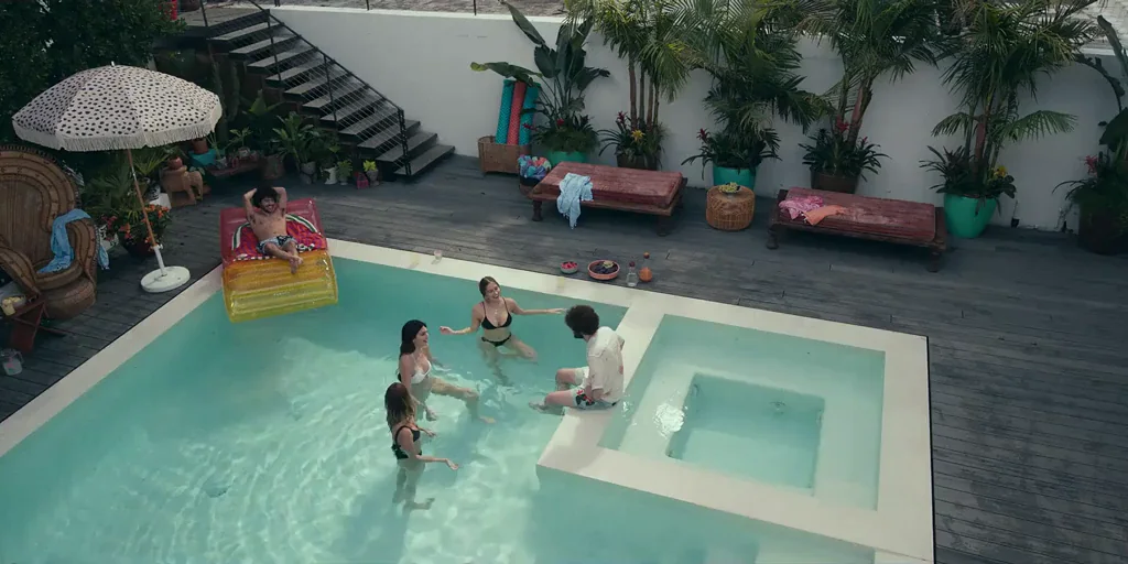 Hailey Bieber, Elsie Hewitt & Kendall Jenner in Dave [S2E2-2021]