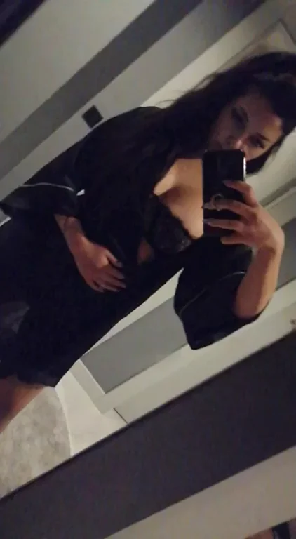 I put my inbox on auto-reply so who gives me an upvote will get instantly a nude and surprise