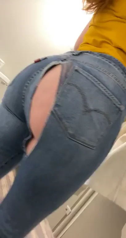 Ripped my pants trying to do some squats at work ?