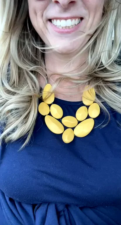 Sunny Car Tease from Curvy Blonde Slut 💋☀️🚗