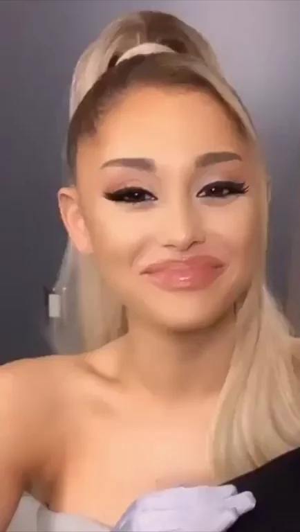 Ariana Grande's face makes me jack off so fucking hard! Those lips!