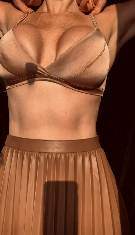Who is sorting by new? (female)