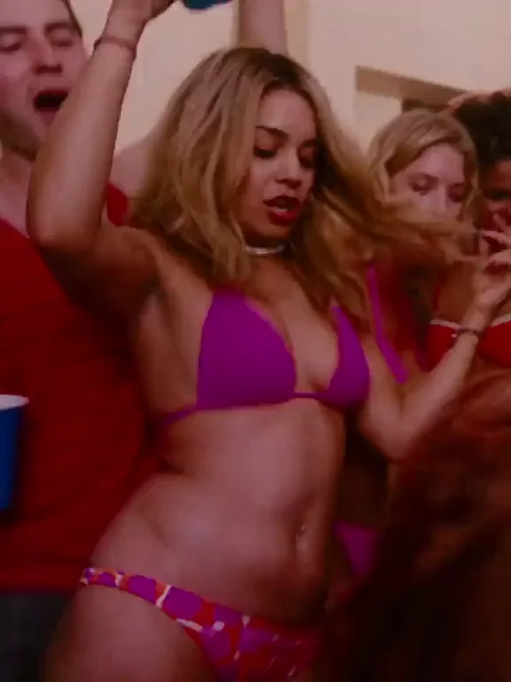 Vanessa Hudgens - Thicc and Bouncy in Spring Breakers ( Cropped for Mobile + Slow-Motion)