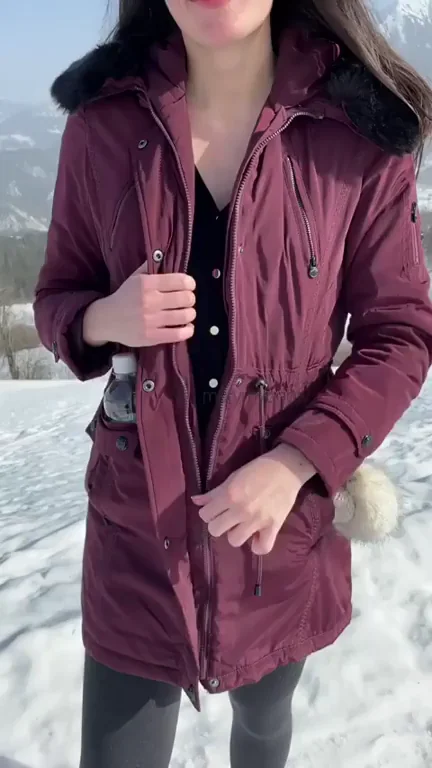 Busted Flashing Perky Tits in Snowy Public – Couldn't Cover Up Fast Enough!