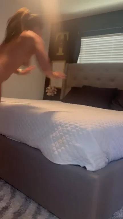 Hump Day Heat: Nude Babe Bends Over Bed 🔥🍑