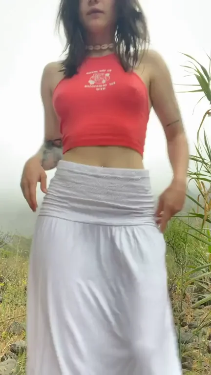 I love flashing my titties ;)