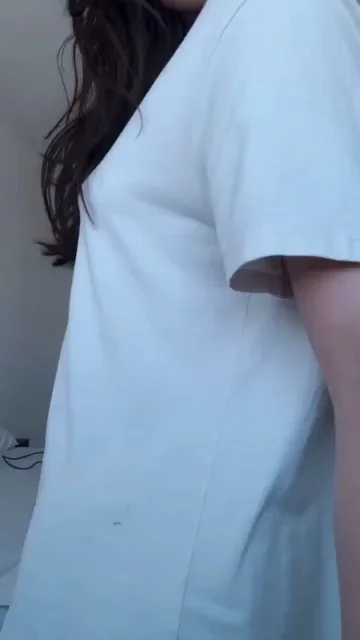 it's just twerking my big Latin ass, keep scrolling ;)