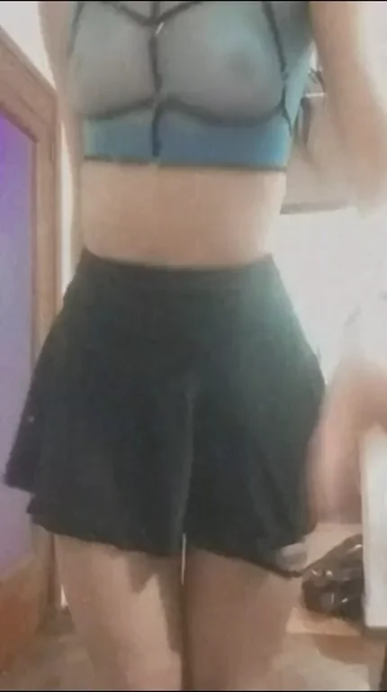 I'm never gonna stop moving my big ass because it's your fucking religion! Will you kneel down and pray while I dance on top of you? 😁»
