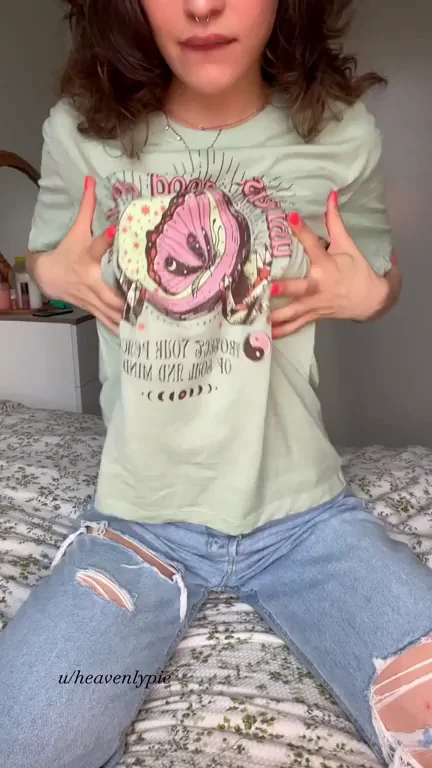 Friends with Benefits Titty Drop Tease 😜🍒