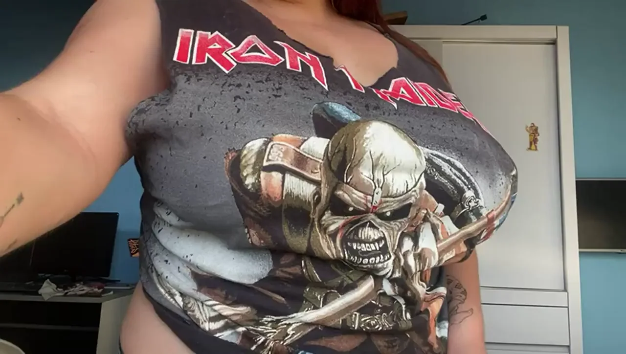 🥵 Sick Goth GF's Massive Tiddy Cure 💊🍈🍈