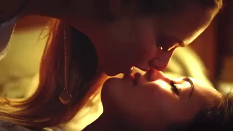 Amanda Seyfried & Megan Fox making out