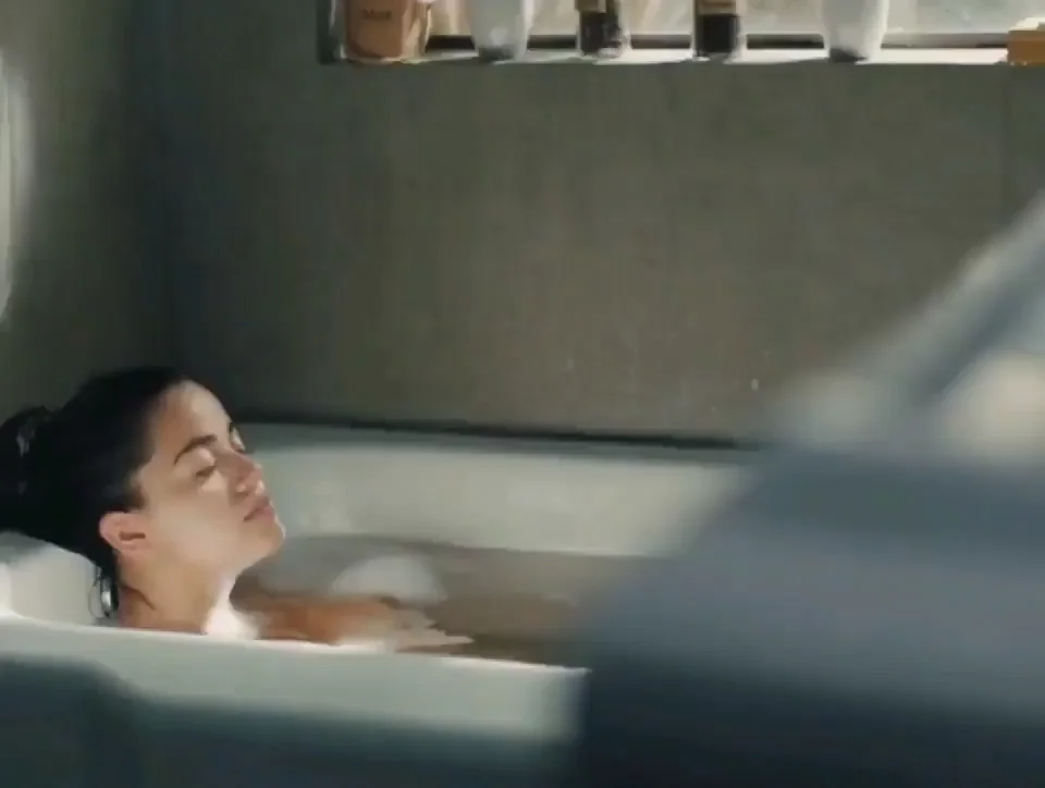 Paulina Gaitán's Soapy Big Tit Tub Tease