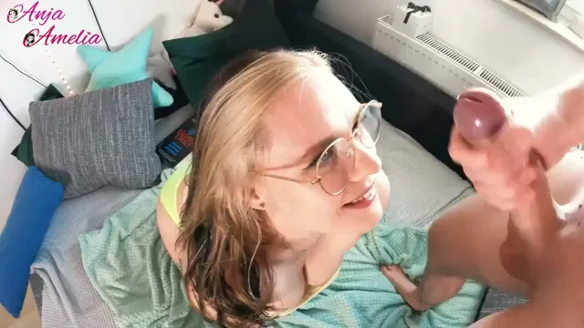 Cute Camgirl Begs for That Thick Facial Cum Blast!