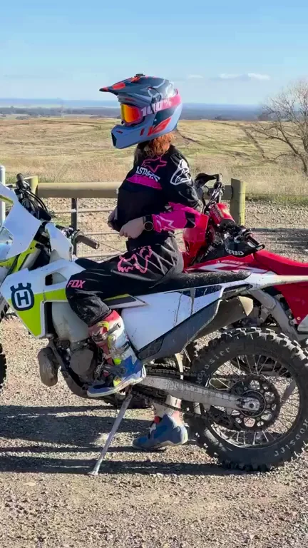 Making riding fun with a few flashes here and there. I like to keep my riding partners on their toes. [GIF]