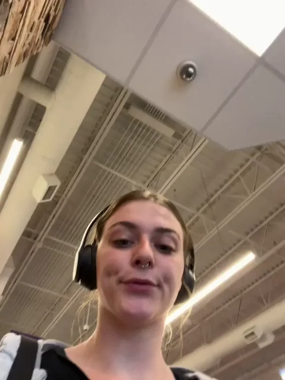 I love leaving the gym with my tits out (;