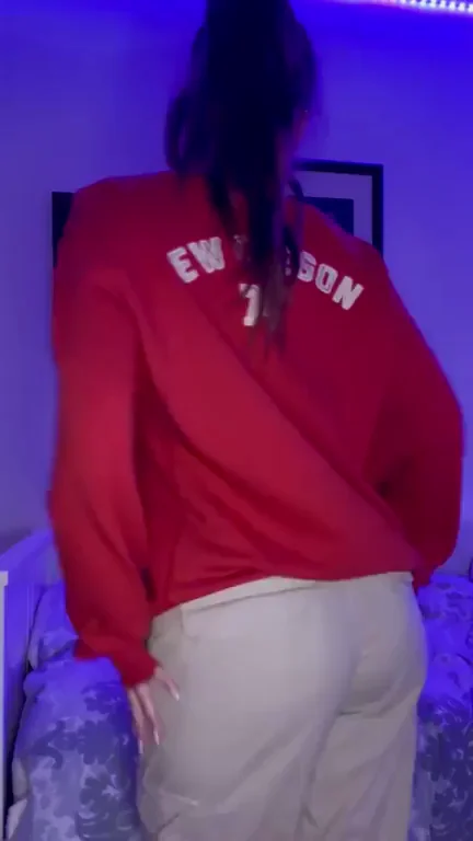 I love showing off my big booty in this thong :)