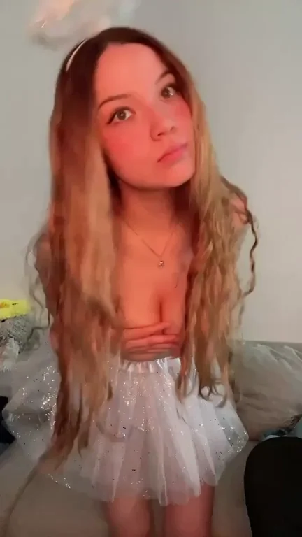 Petite Slut's Dildo Mouth-Fuck Tease 💋🍆 Who's Hungry? 😈