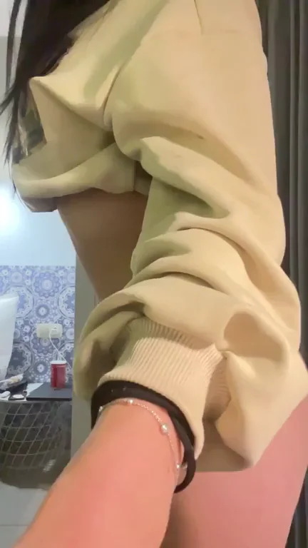 happy monday â¤ï¸ I hope my petite booty can give you a good start in the new week