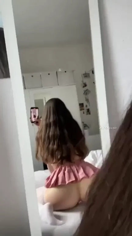 🤔 Thinking of Heading to Uni with My Juicy Butt Plug Stuffed In 🍑💦