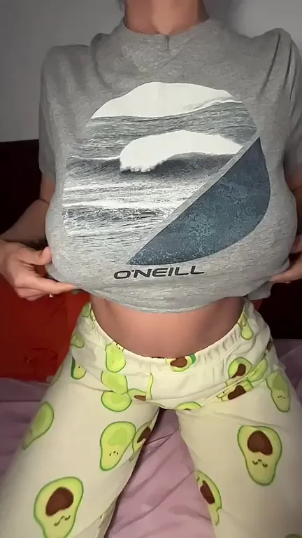 Who Craves These Massive Titties? 🔥 Titty Drop Tease