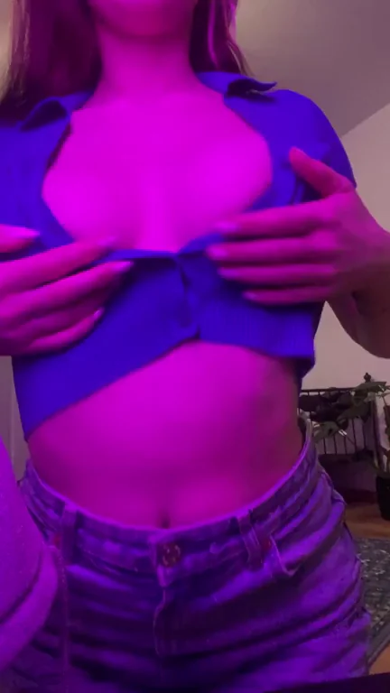 19yo and all natural... thinking about to get my tits done [drop]