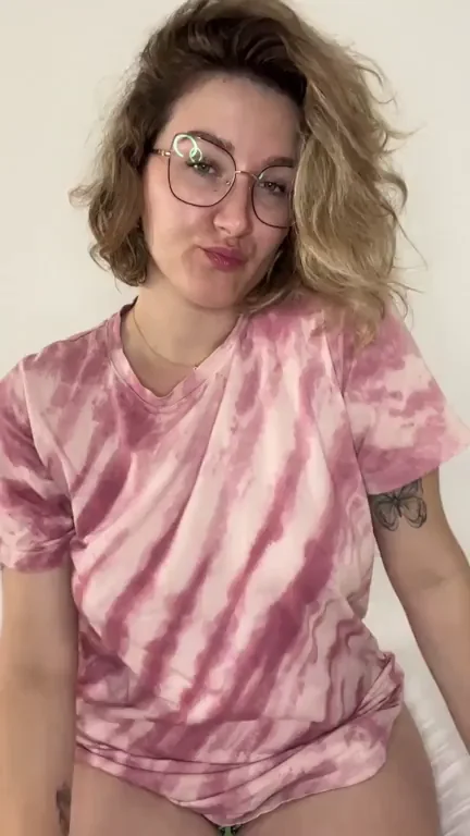 31YO Hottie Drops Juicy Titties Feelin' Forever Young 🍈🍈🔥 [OC]