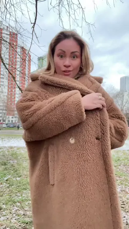 Public Coat Flash Tease 😈🔥