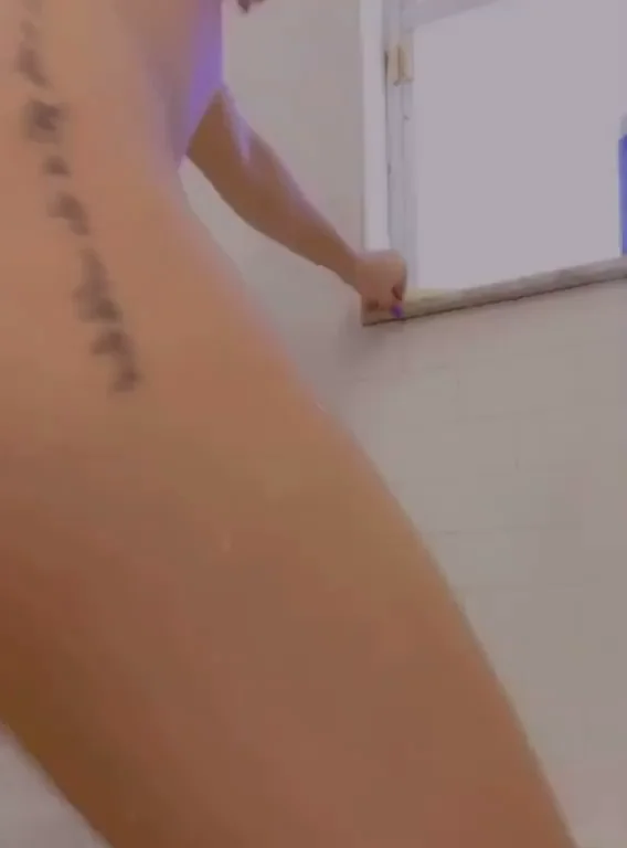 Petite Ass Twerk Tease: Small Booty Big Moves